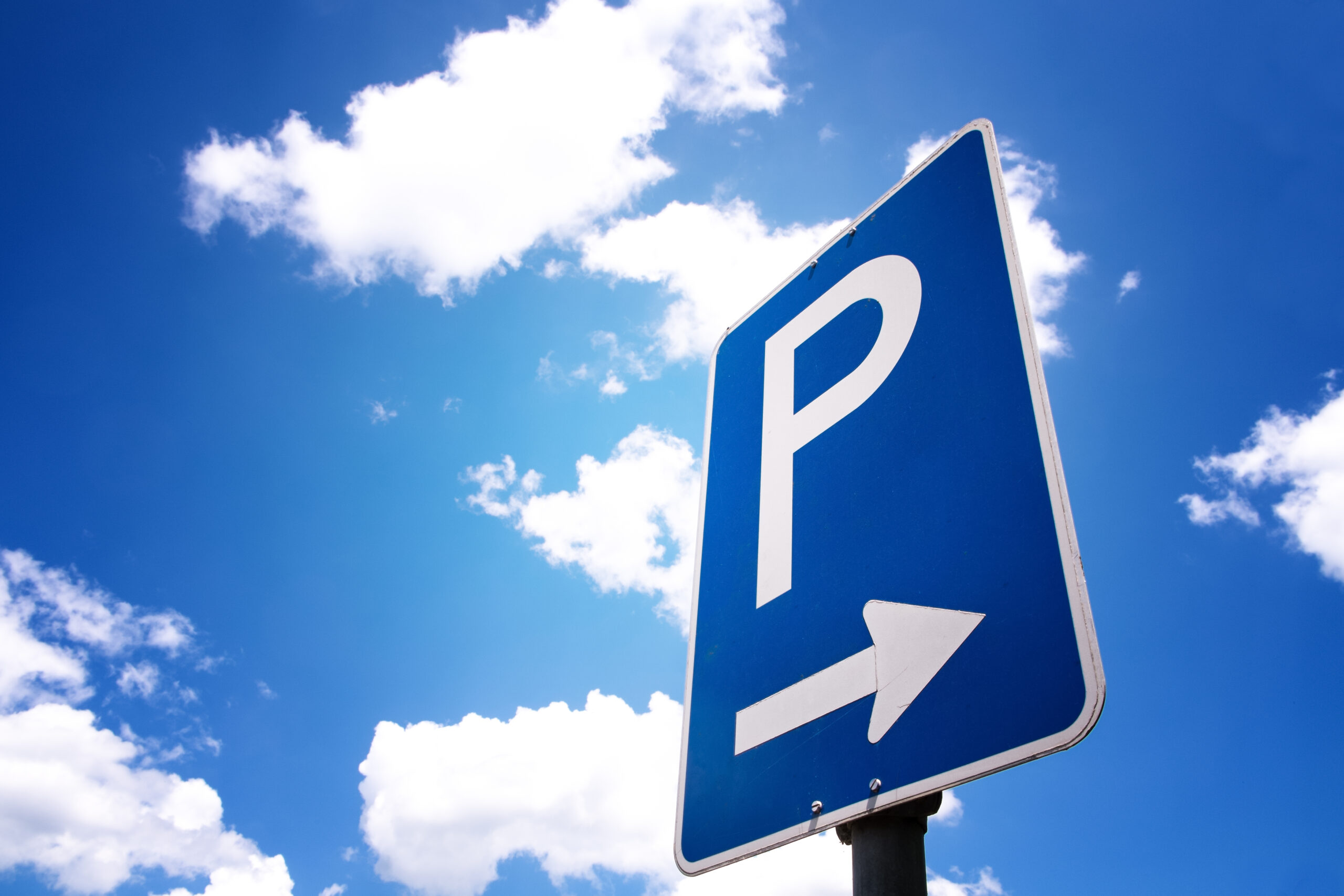 Parking,sign,with,blue,sky,and,clouds