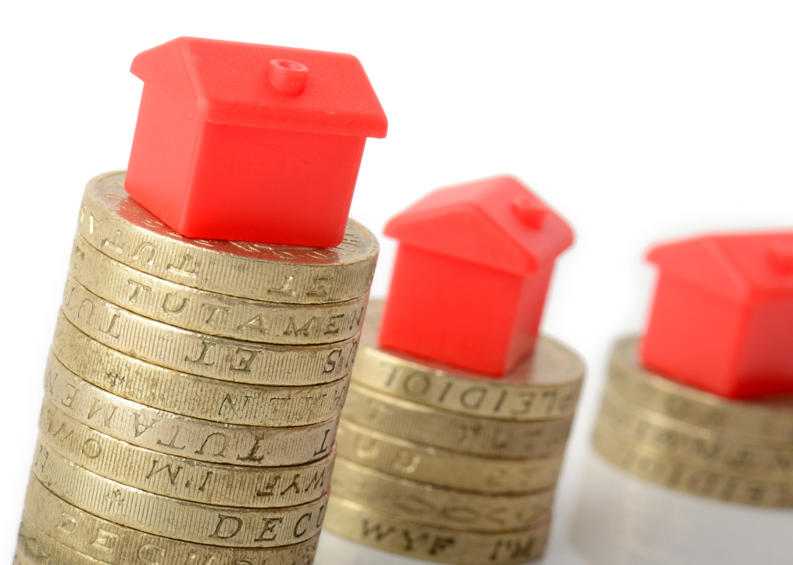 Mortgage,concept,small,houses,on,stacks,of,coins