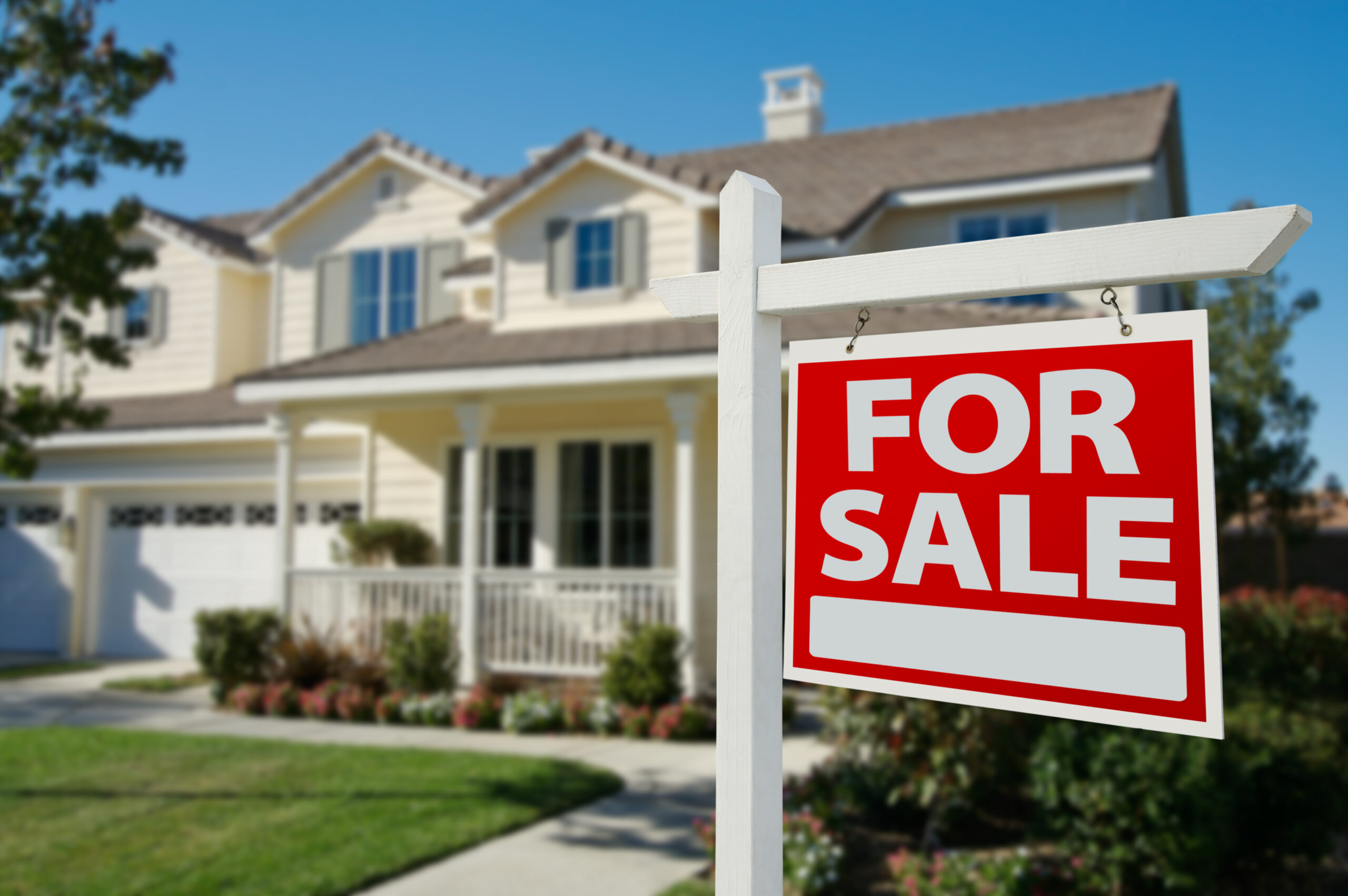Home,for,sale,real,estate,sign,in,front,of,new